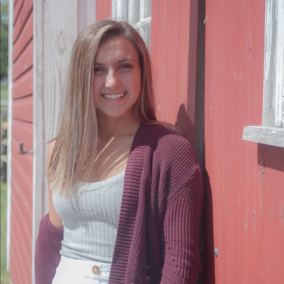 Meet your Posher, Julia - Picture 1 of 1